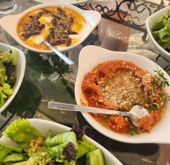 مبيت وإفطار Assos Sunset Boutique