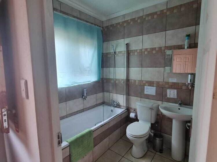 Bed and Breakfast Qabuleka Bnb