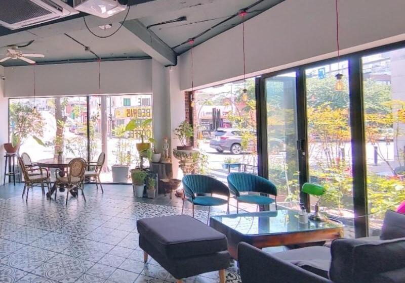 Comma Plus   Hostel