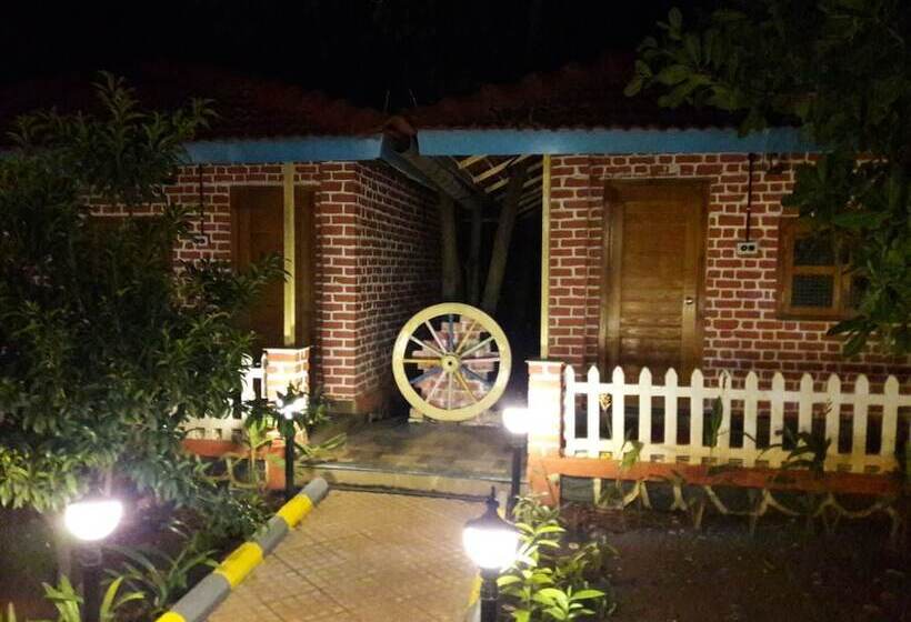 فندق Aanandi Farm And Resort