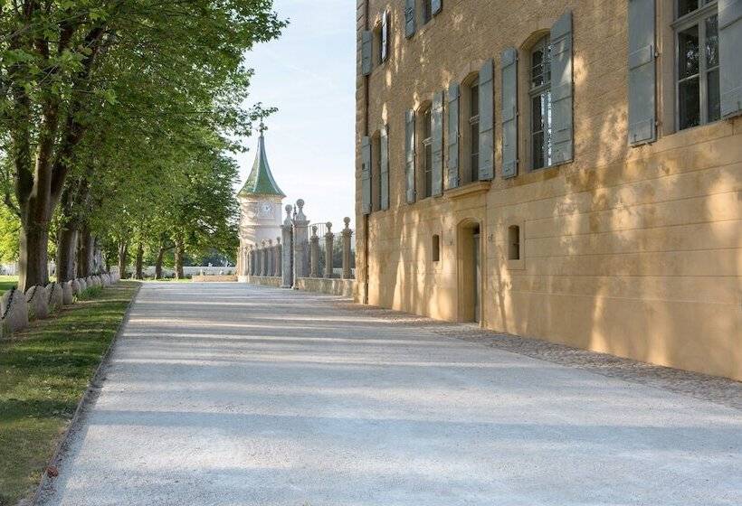 Отель Chateau De Fonscolombe