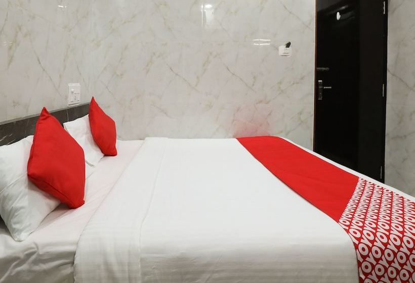 فندق Guru Comforts By Oyo Rooms