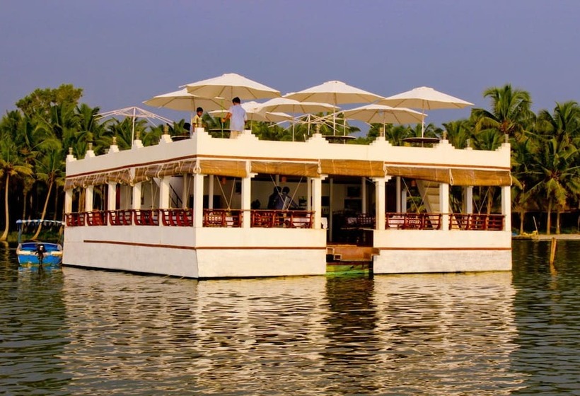 호텔 Leela Backwaters Inn