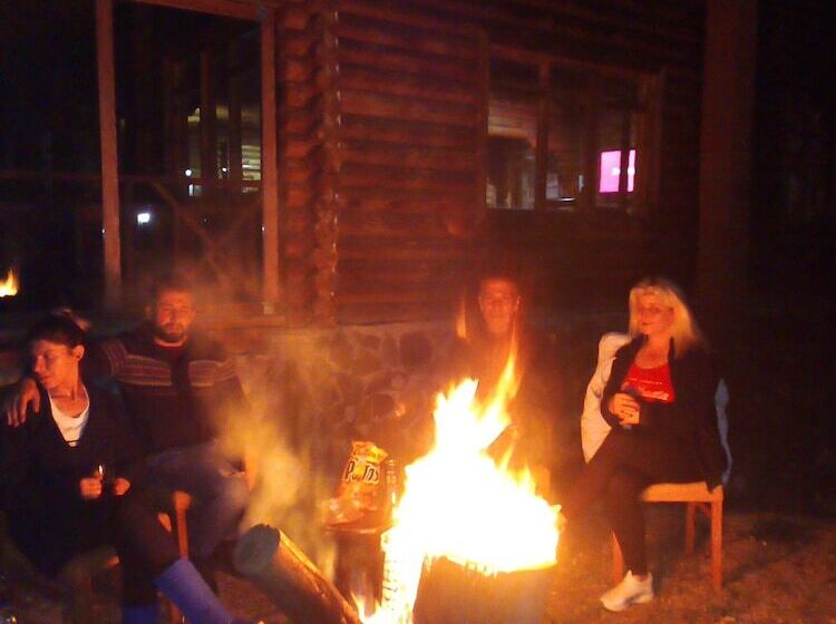 فندق Oba Kutuk Evleri