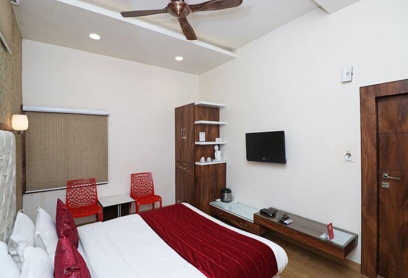 ホテル Pandav By Oyo Rooms