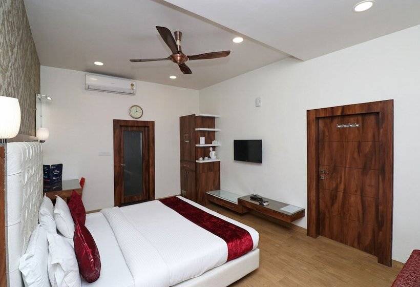 ホテル Pandav By Oyo Rooms