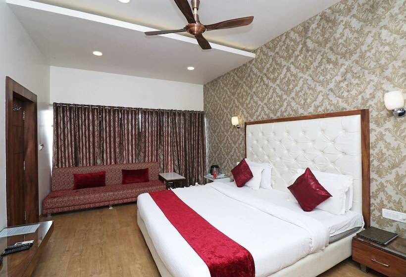 ホテル Pandav By Oyo Rooms