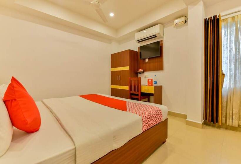 호텔 Puthens Capitol Inn, Ernakulam By Oyo