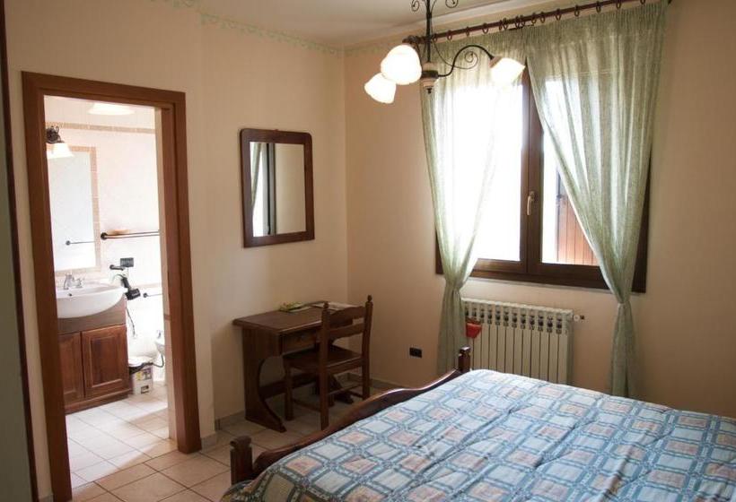 Сельский отель Azienda Agrituristica Salella