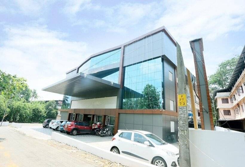 Отель Sunstar Residency & Food Plaza Pala