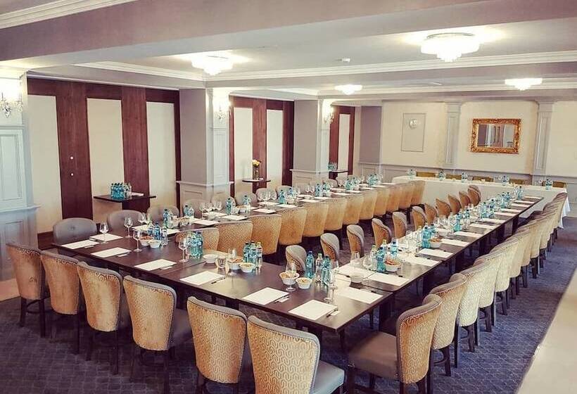 ホテル The Frontier