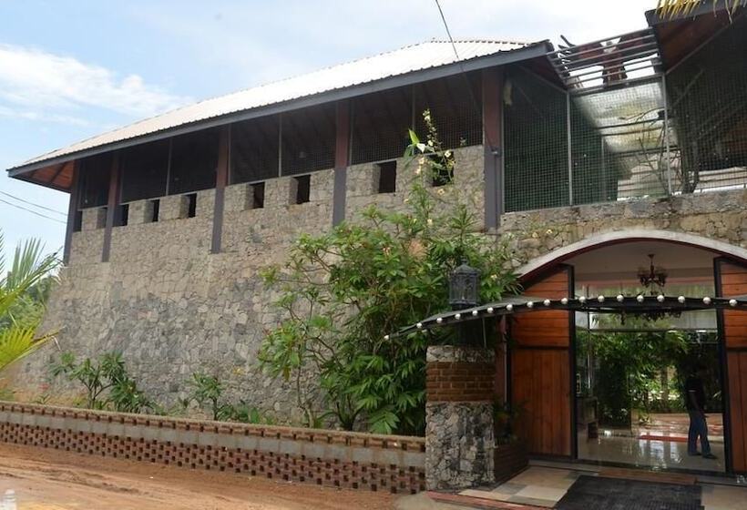 酒店 White Peacocks And Birds Resort