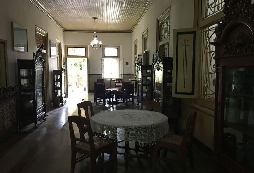 پانسیون Ndalem Natan Royal Heritage