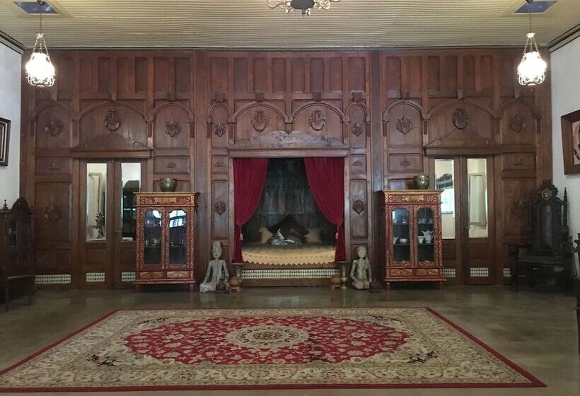 پانسیون Ndalem Natan Royal Heritage