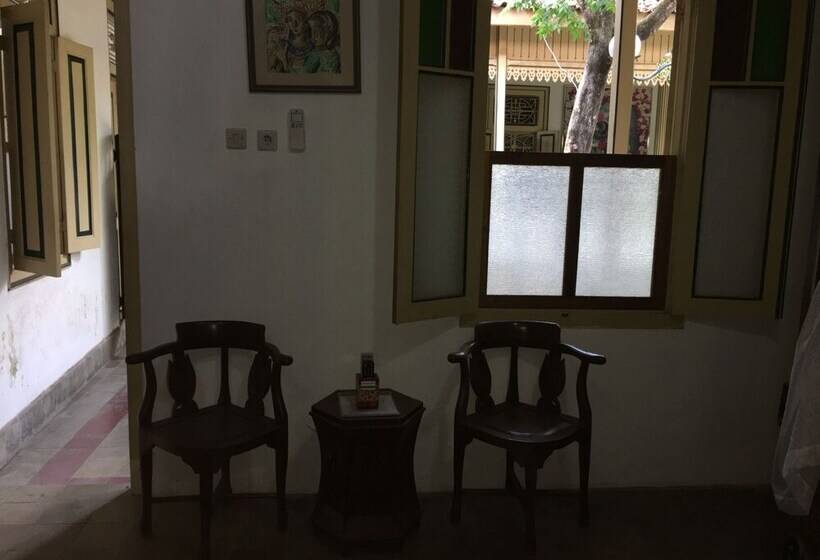 پانسیون Ndalem Natan Royal Heritage