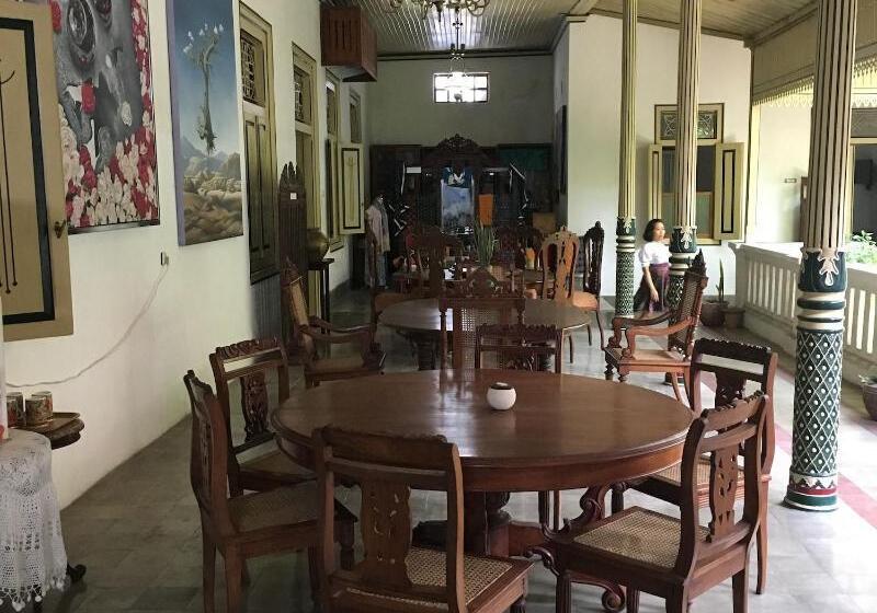 پانسیون Ndalem Natan Royal Heritage