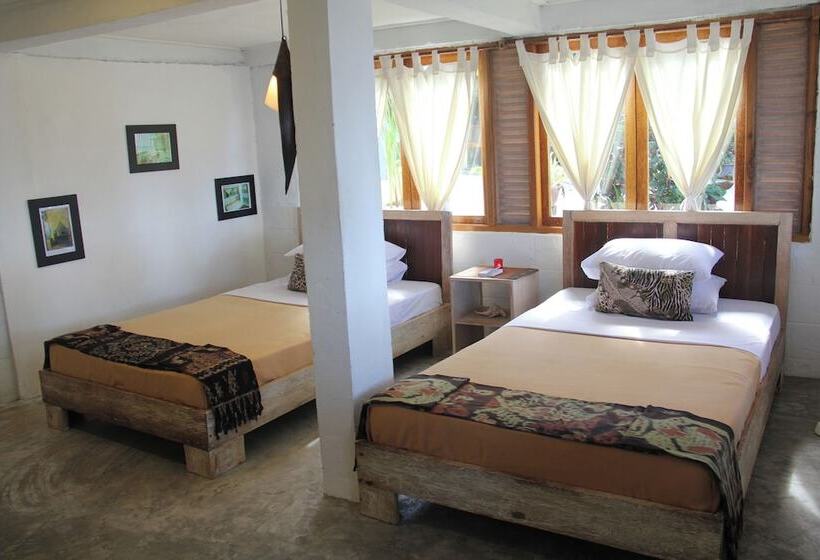 Bed and Breakfast Cemara Beachfront Suite
