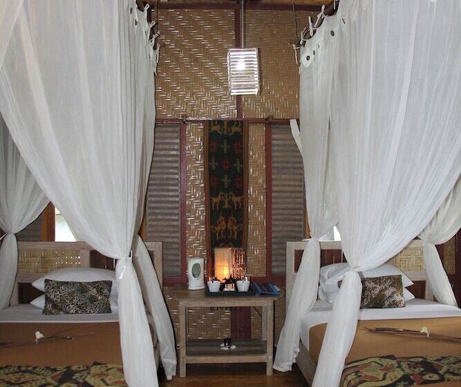 مبيت وإفطار Cemara Beachfront Suite