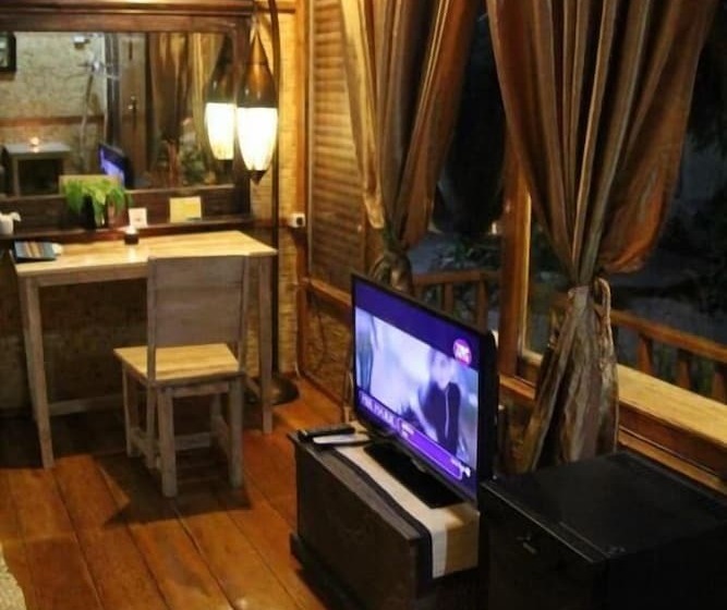 مبيت وإفطار Cemara Beachfront Suite