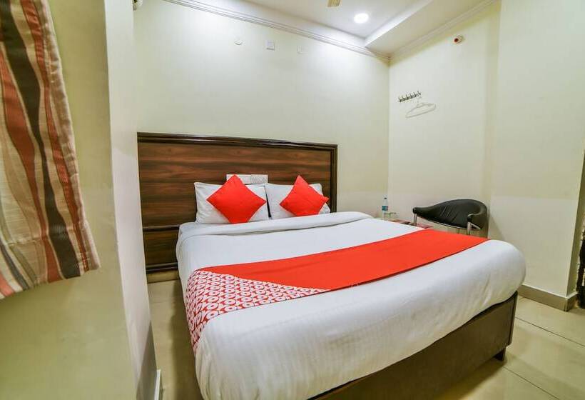 هتل Oyo 24288 Surya Teja Residency