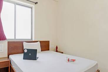 هتل Oyo Living 26804 Luxurious Studio Rooms