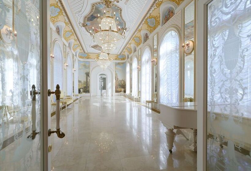 فندق Palace Yelizavetino
