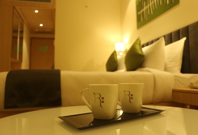 فندق Regenta Central Harsha Vapi