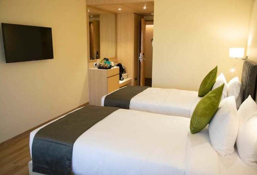 فندق Regenta Central Harsha Vapi