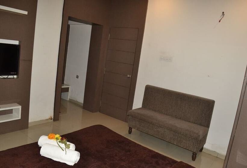 בית מלון כפרי Safari Lodge