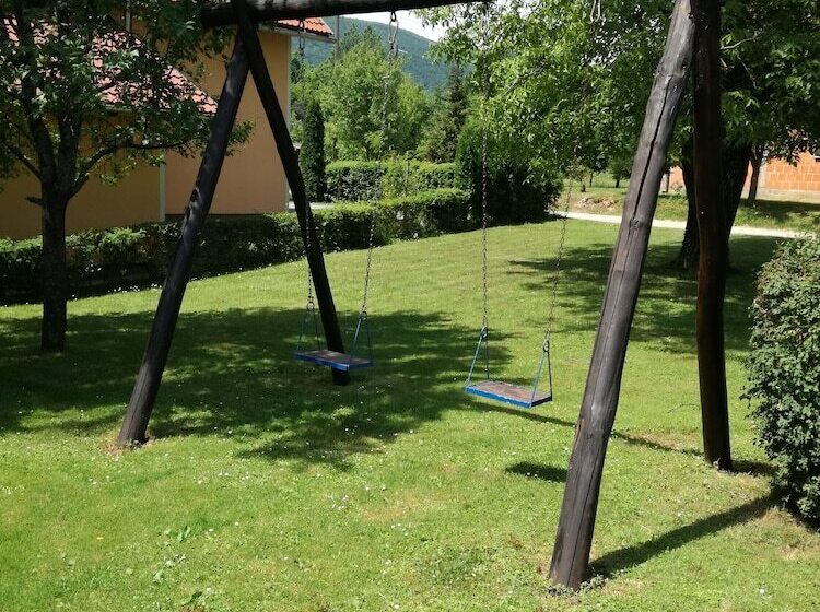 بنسيون Plavo Oko