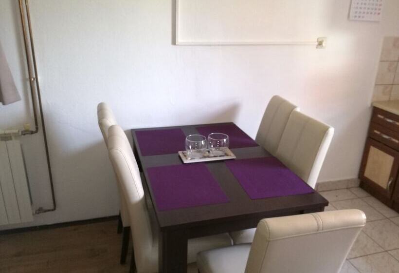 بنسيون Plavo Oko