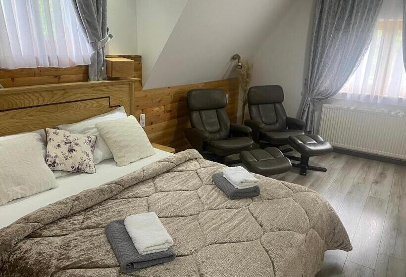 פנסיון Rustic Inn River