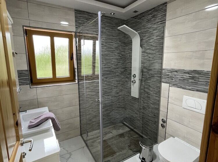 פנסיון Rustic Inn River