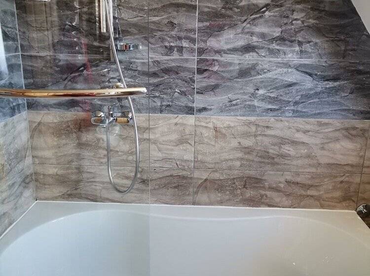 פנסיון Rustic Inn River