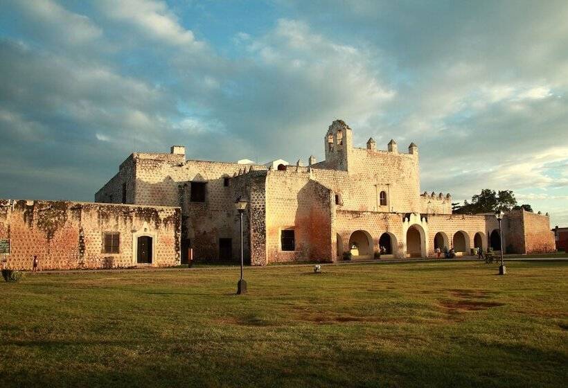 هتل Hacienda Santa Rosa