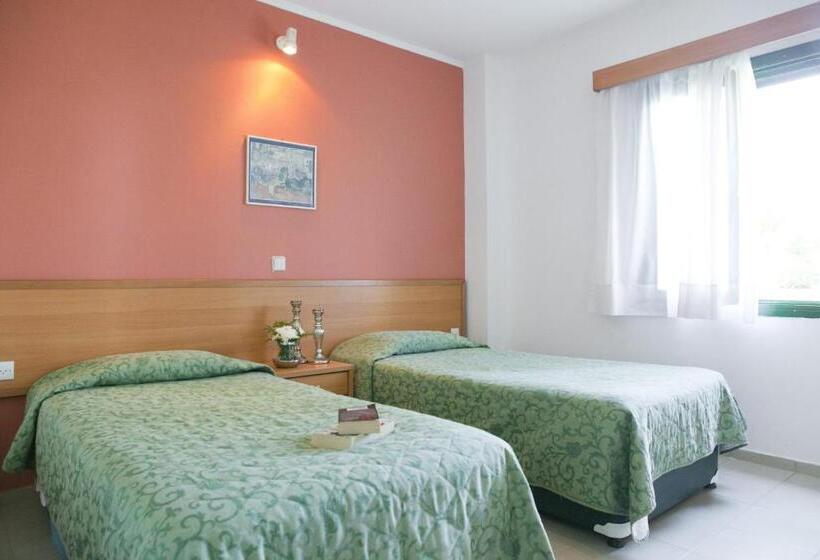 استراحتگاه Govino Bay