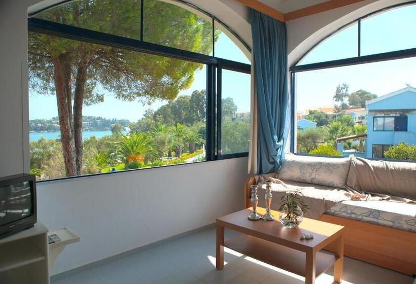 استراحتگاه Govino Bay