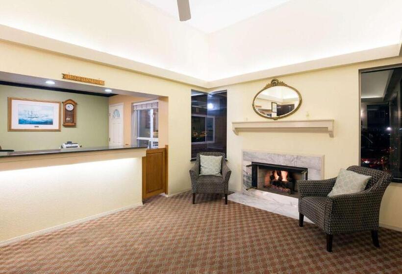 هتل Days Inn By Wyndham Newport Or