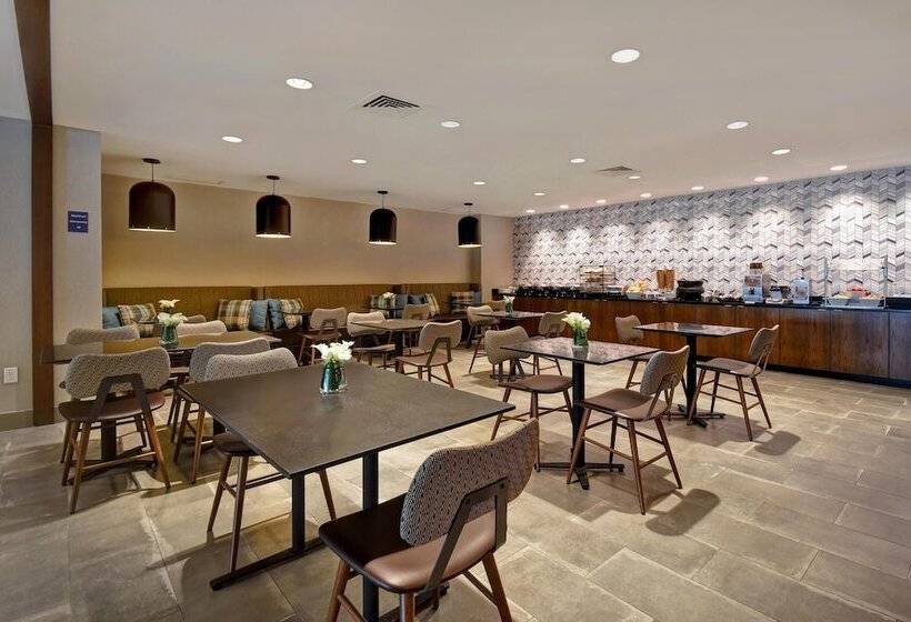 هتل Four Points By Sheraton Boston Newton