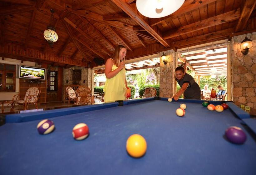 هتل Perdikia Beach