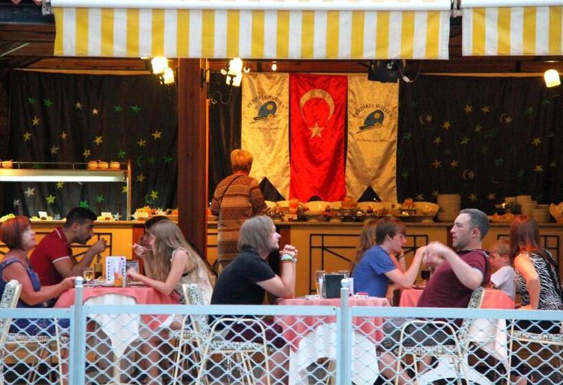 هتل Perdikia Beach