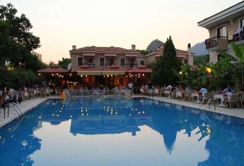 هتل Perdikia Beach