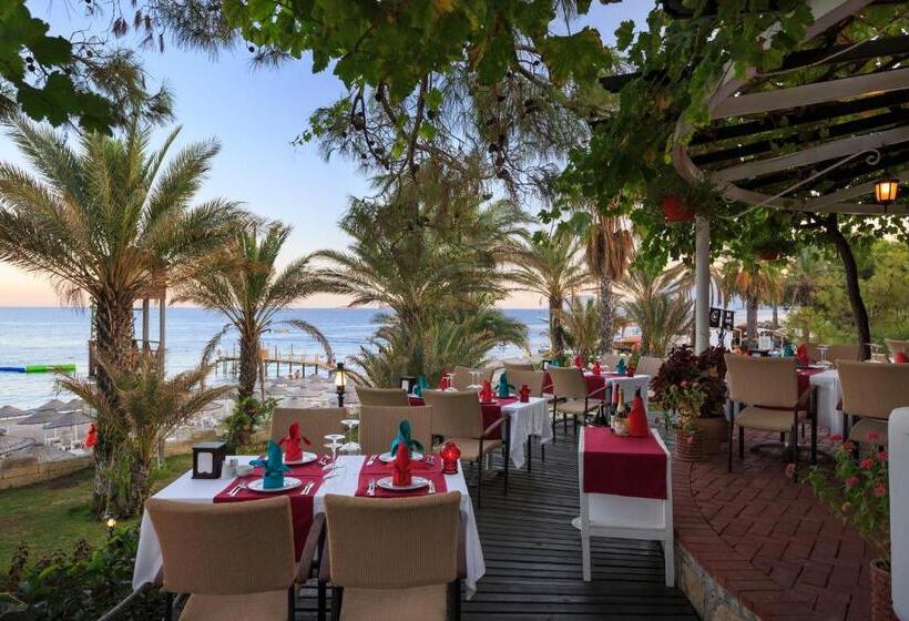 هتل Pirate S Beach Club