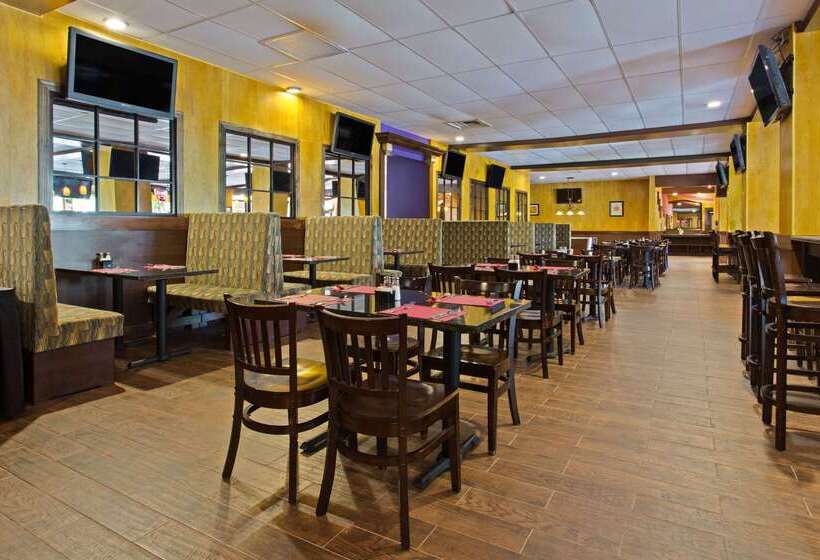 فندق Ramada By Wyndham Tampa Westshore Airport South