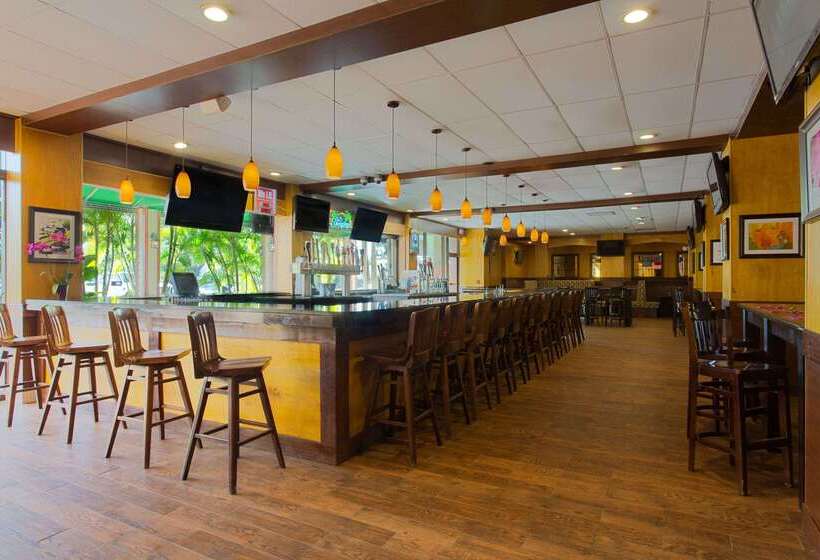 فندق Ramada By Wyndham Tampa Westshore Airport South