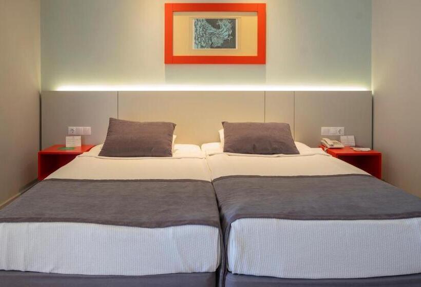 استراحتگاه Queen S Park Le Jardin
