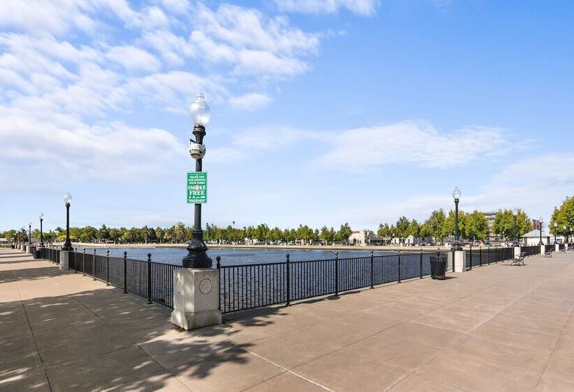 هتل Holiday Inn Express & Suites Suisun City, An Ihg