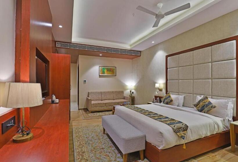 Hotel The Square Somnath
