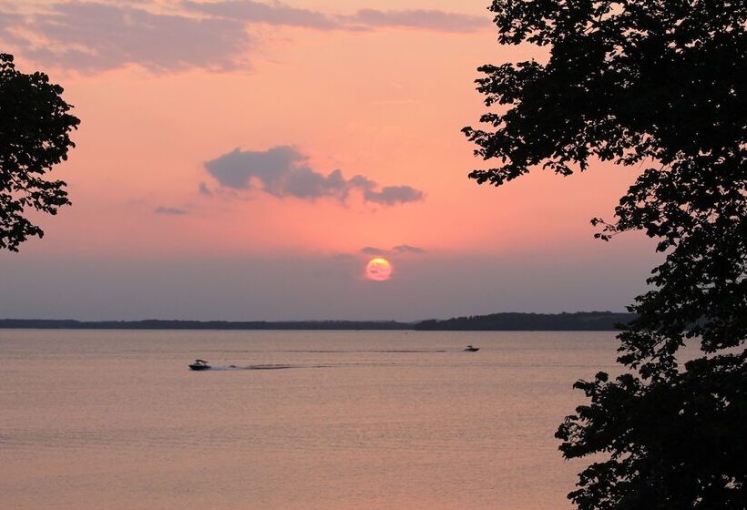Отель Viking Bay Resort And Lodge