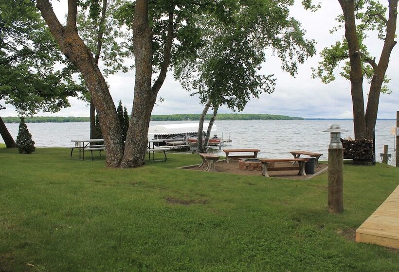 Отель Viking Bay Resort And Lodge